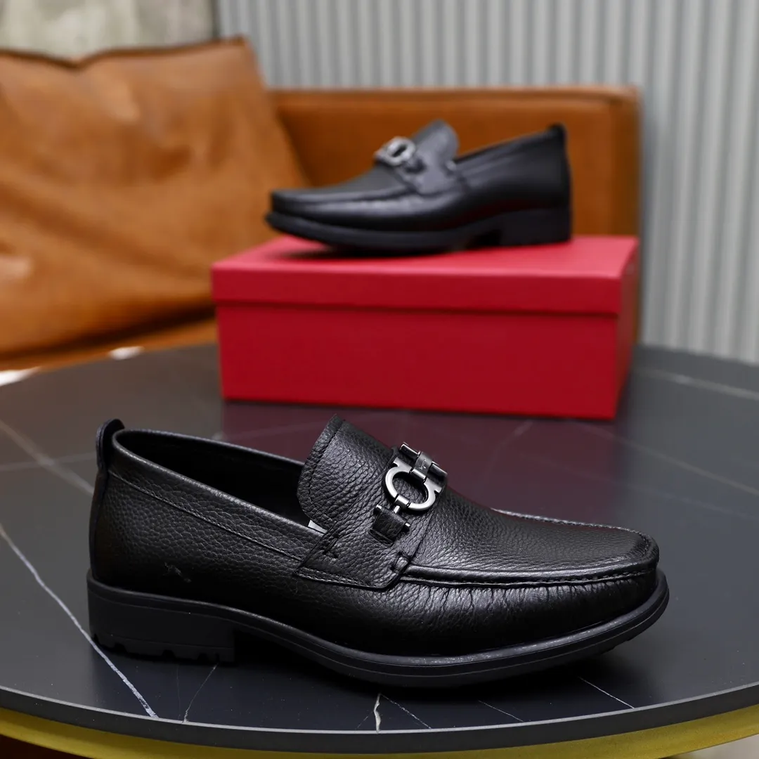 Men's shoes: 270🙅‍♂️🙅‍♂️🙅‍♂️Niuli Brand: Ferragamo Standard code: Men's code 38/44 (45 customized) Grade: Same as the official website Material: Original imported cowhide leather lining Original wear-resistant lightweight outsole Style category: Men's casual slip-on shoes Distinguished luxury brand elements top luxury Color: Actual picture color